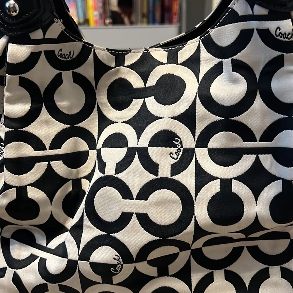 Coach Maggie Shoulder Bag - Picture 5 of 9